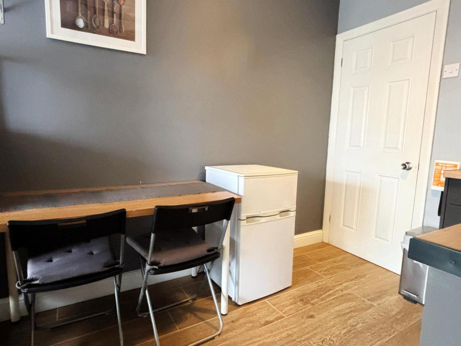 Shirley Apartments, Cozy Studio, Self Check In, 10 Min Drive To City Centre, Walking To Redbridge Train Station Southampton Exterior foto